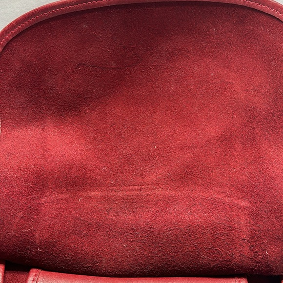 Coach leather bag. Dark red.  Vintage! One main compartment with zip pocket. - Picture 6 of 9